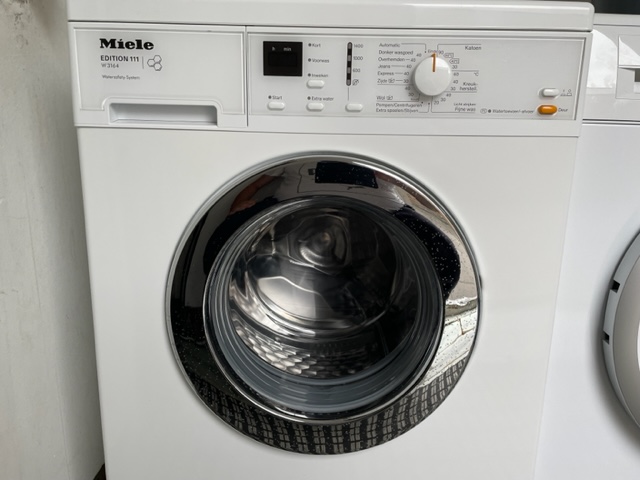 350 euro.In Perfecte staat weinig gebruikt prachtige Miele Edition 111